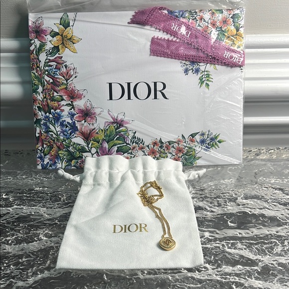 Dior Gold Necklace with Floral Packaging - Picture 6 of 7